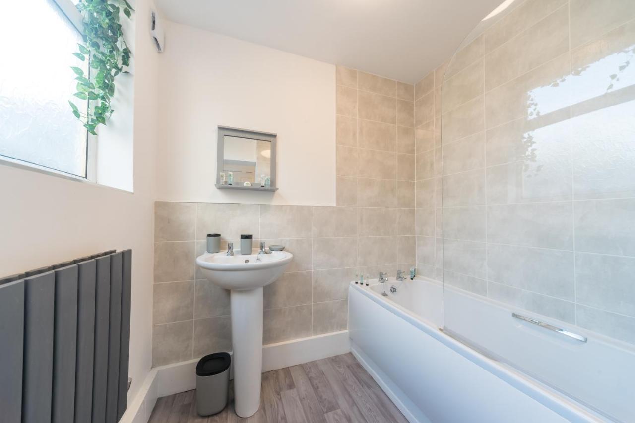 3 Bedroom Saks - 2 Living Area House In Newland Ave Hull Kingston upon Hull Exterior foto